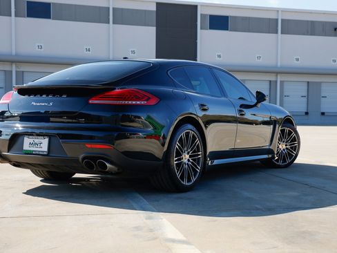 Used 2016 Porsche Panamera S image 39