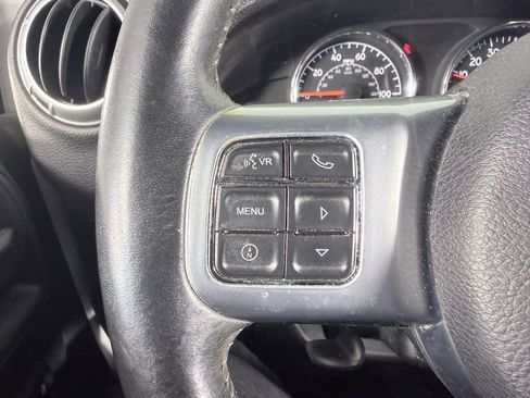 Used 2016 Jeep Wrangler Unlimited Rubicon image 13