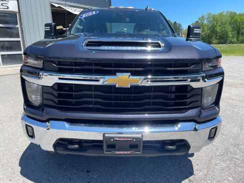 Used 2024 Chevrolet Silverado 2500 LT w/ Convenience Package AWD/4WD image 2
