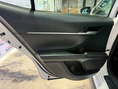 Used 2023 Toyota Camry SE FWD image 11