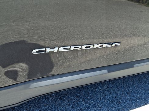 Used 2014 Jeep Cherokee Latitude AWD/4WD image 5