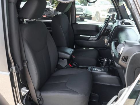 Used 2018 Jeep Wrangler Sport AWD/4WD image 35