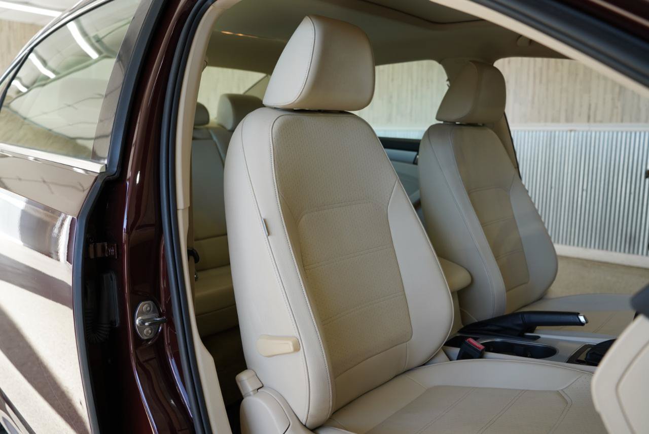 Used 2013 Volkswagen Passat TDI SE FWD image 29