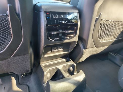 Used 2024 Jeep Grand Cherokee L Laredo image 30