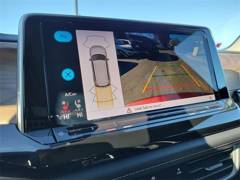 Certified 2025 Volkswagen Atlas SE image 28