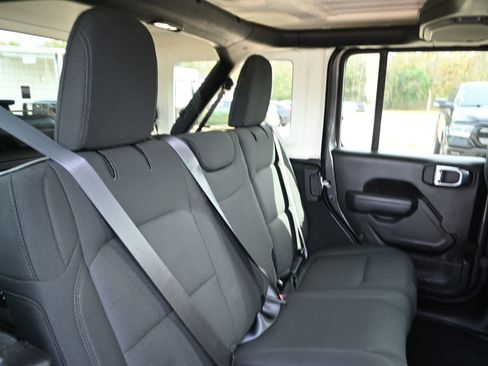 Used 2022 Jeep Wrangler Unlimited Sport image 32