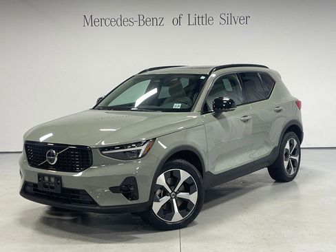 Used 2025 Volvo XC40 B5 Plus w/ Protection Package Premier image 1