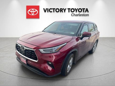 Used 2022 Toyota Highlander LE image 8