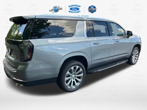 Used 2025 Chevrolet Suburban Premier RWD image 6