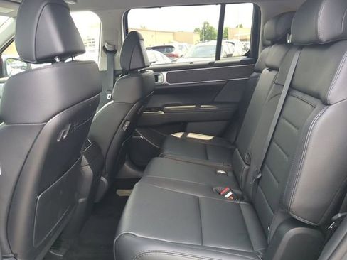 Used 2024 Hyundai Santa Fe Limited image 12