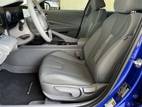Used 2024 Hyundai Elantra SEL w/ Convenience Package image 10