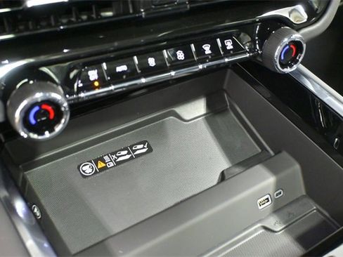 New 2026 Chevrolet Suburban Premier image 30