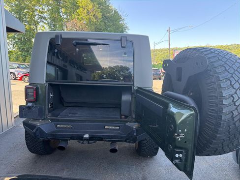 Used 2008 Jeep Wrangler Sahara w/ Dual Top Group AWD/4WD image 8