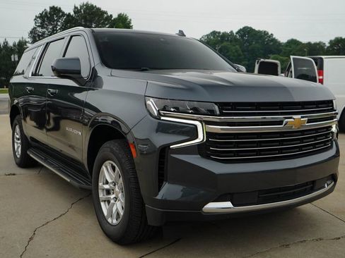 Used 2021 Chevrolet Suburban LT RWD image 35