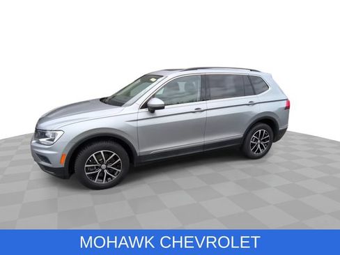 Used 2021 Volkswagen Tiguan SE FWD image 4