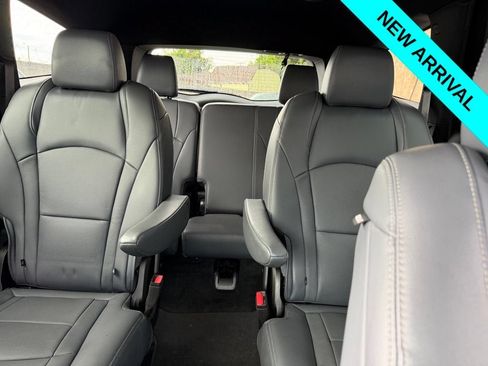 Used 2024 Buick Enclave Essence FWD image 8