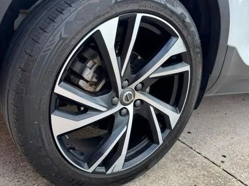 Used 2020 Volvo XC40 T5 R-Design AWD/4WD image 9