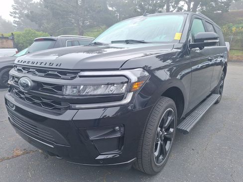 Used 2024 Ford Expedition Limited image 3