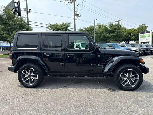 Used 2024 Jeep Wrangler Unlimited w/ Convenience Group AWD/4WD image 14