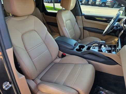 Used 2023 Porsche Cayenne Platinum Edition AWD/4WD image 11