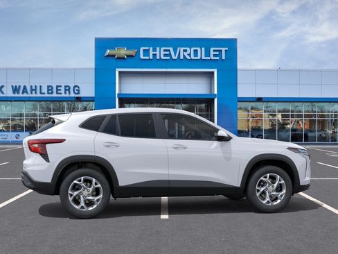New 2026 Chevrolet Trax LS w/ LS Convenience Package FWD image 29