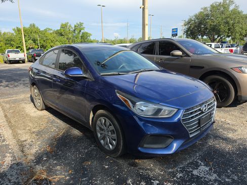 Used 2021 Hyundai Accent SE FWD image 1