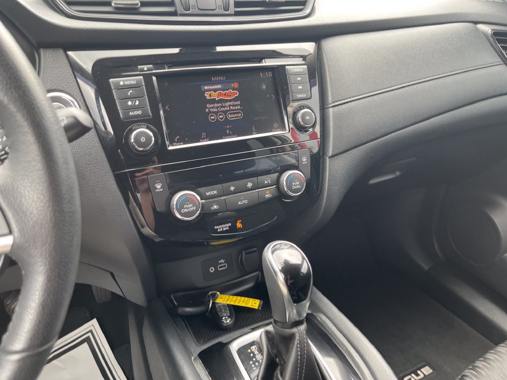 Used 2019 Nissan Rogue SV AWD/4WD image 17