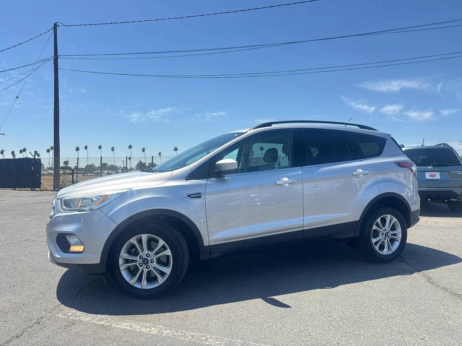 Used 2017 Ford Escape SE w/ Equipment Group 201A FWD image 2