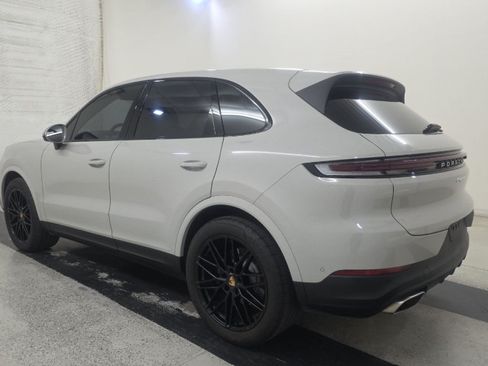 Used 2024 Porsche Cayenne w/ Premium Package Plus (PFM) AWD/4WD image 4