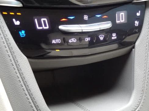 Used 2020 Cadillac XT6 Premium Luxury FWD image 40