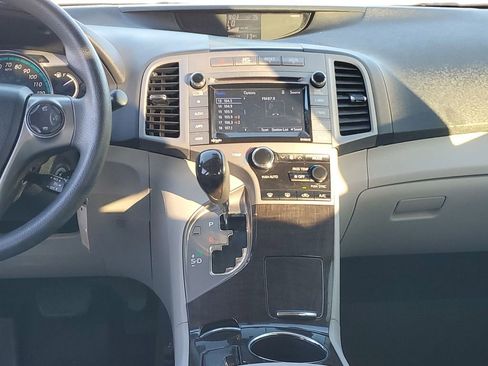 Used 2015 Toyota Venza LE image 28