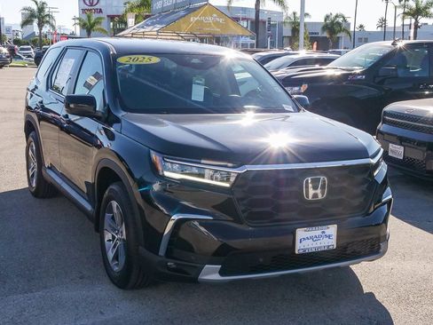 Used 2025 Honda Pilot EX-L image 3