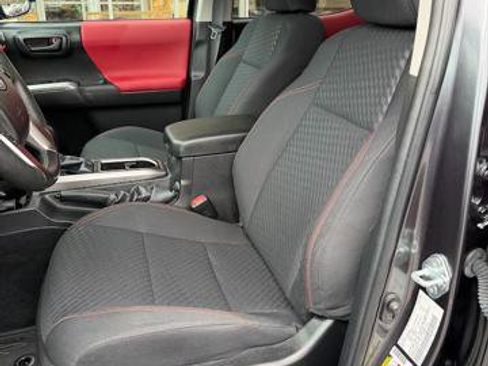 Used 2022 Toyota Tacoma SR5 image 9