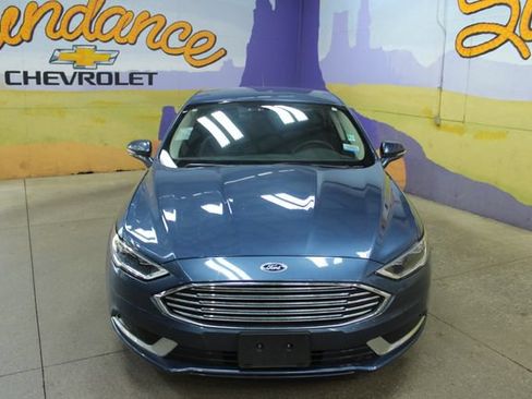 Used 2018 Ford Fusion SE w/ Fusion SE Technology Package FWD image 3