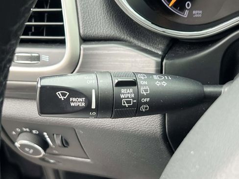 Used 2019 Jeep Grand Cherokee Altitude image 22