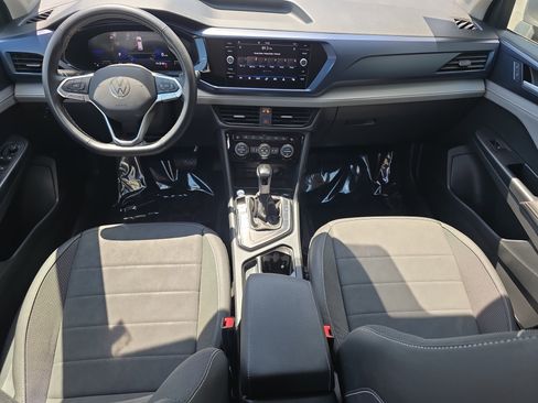 Used 2024 Volkswagen Taos SE image 19