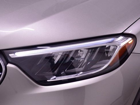 Used 2023 Mercedes-Benz GLC 300 4MATIC image 11