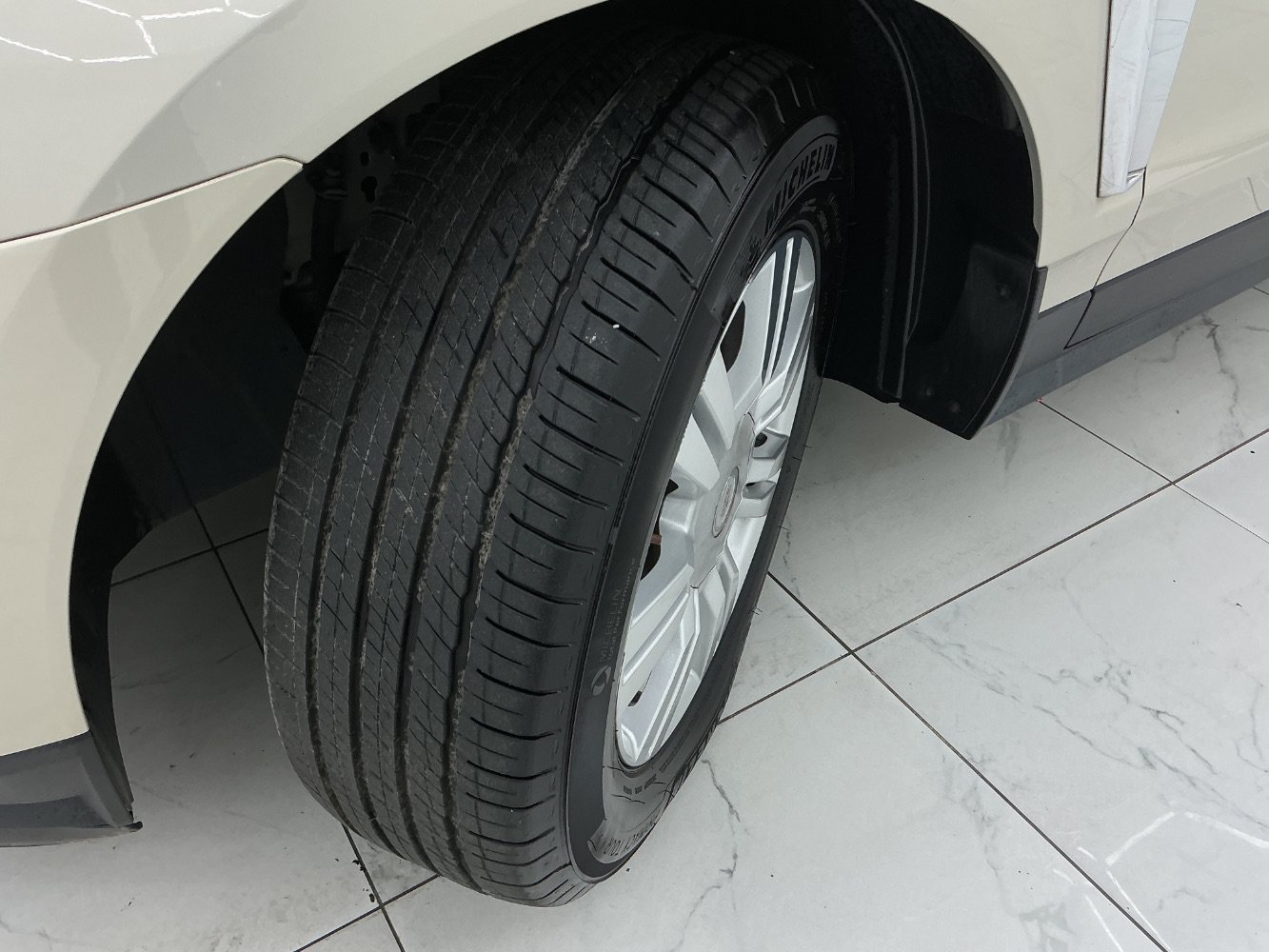 Used 2014 Cadillac SRX Luxury w/ Driver Awareness Package FWD image 46