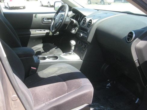 Used 2010 Nissan Rogue S image 6
