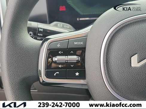 Certified 2025 Kia Sorento LX FWD image 23