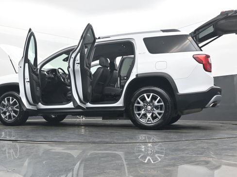 Used 2023 GMC Acadia SLT image 44