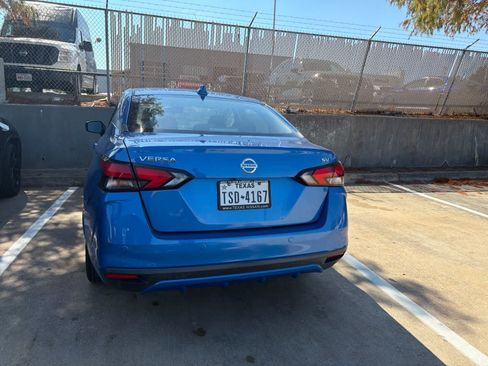Used 2022 Nissan Versa SV FWD image 3