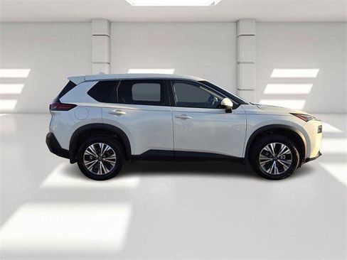 Used 2022 Nissan Rogue SV image 6