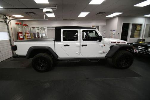 Used 2024 Jeep Gladiator Mojave w/ Technology Group AWD/4WD image 9