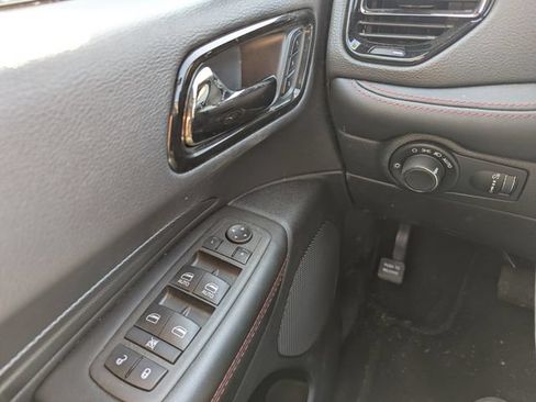 Used 2025 Dodge Durango GT AWD/4WD image 25