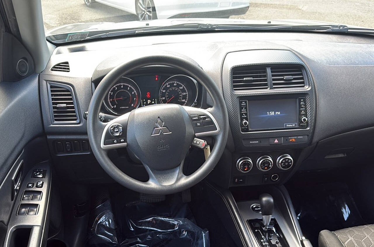 Used 2025 Mitsubishi Outlander Sport AWD image 9