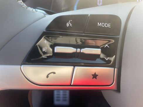 Used 2025 Hyundai Elantra Sport image 14