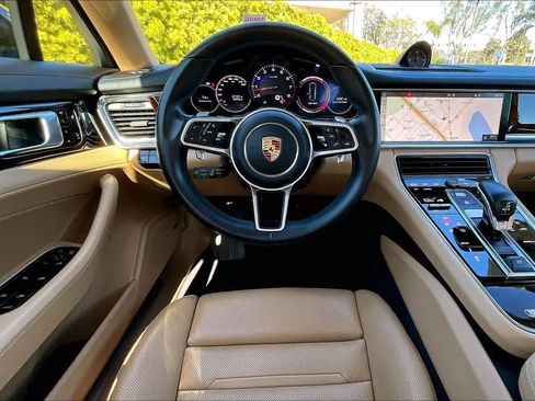 Used 2018 Porsche Panamera image 5