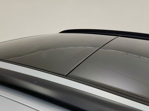 Used 2025 Porsche Macan AWD/4WD image 10