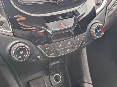 Used 2018 Chevrolet Cruze Premier FWD image 25
